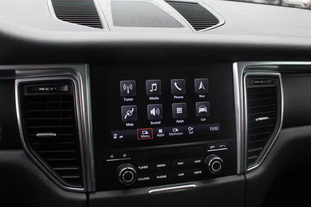 Porsche Macan view 23