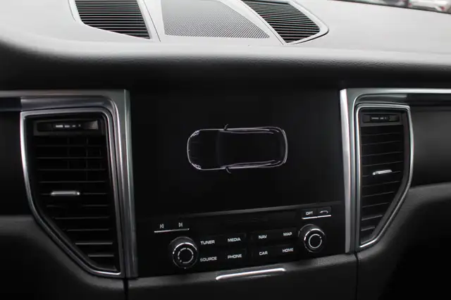 Porsche Macan view 20