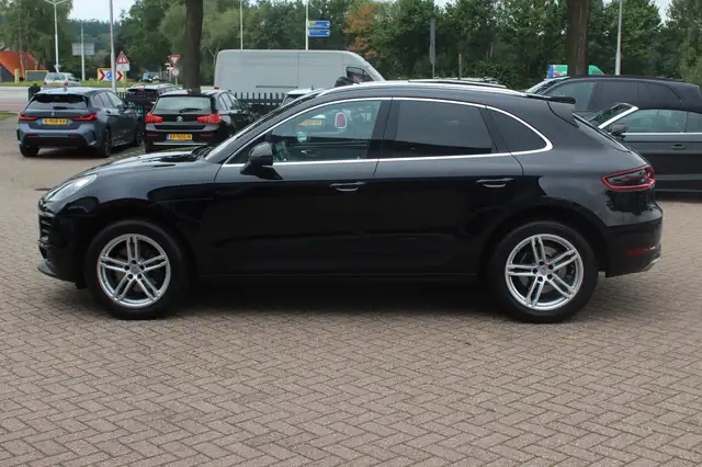 Porsche Macan view 7