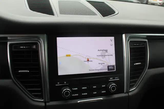 Porsche Macan view 24