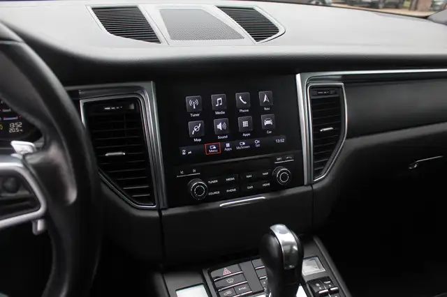 Porsche Macan view 19