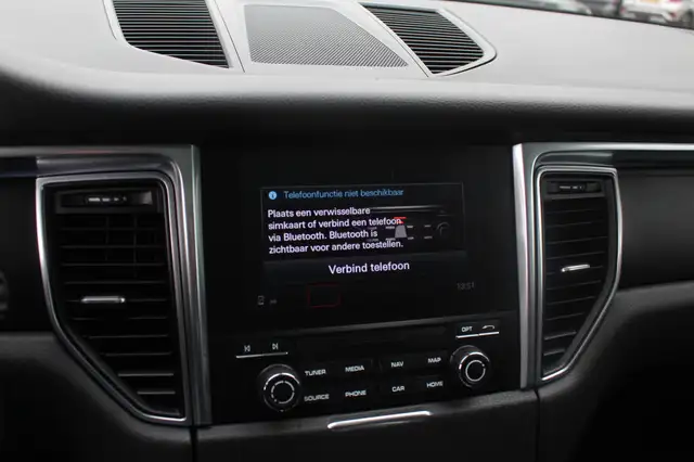 Porsche Macan view 22