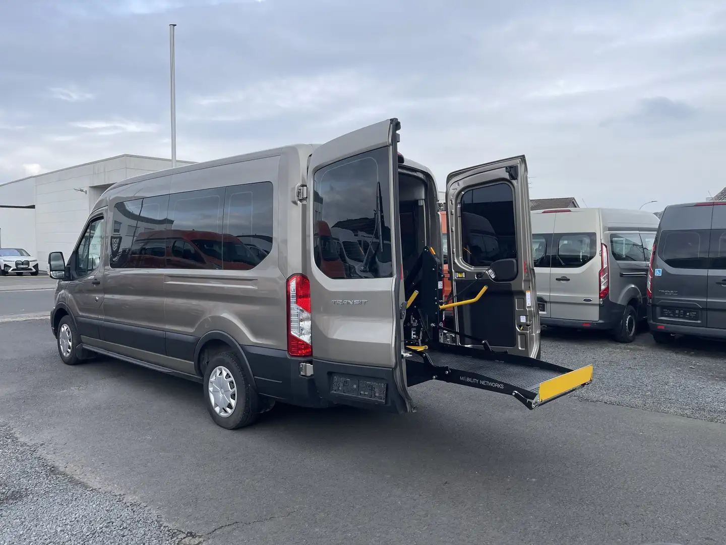 Ford Transit L3 H2 Behindertengerecht Automatik el. Lift Grau - 1