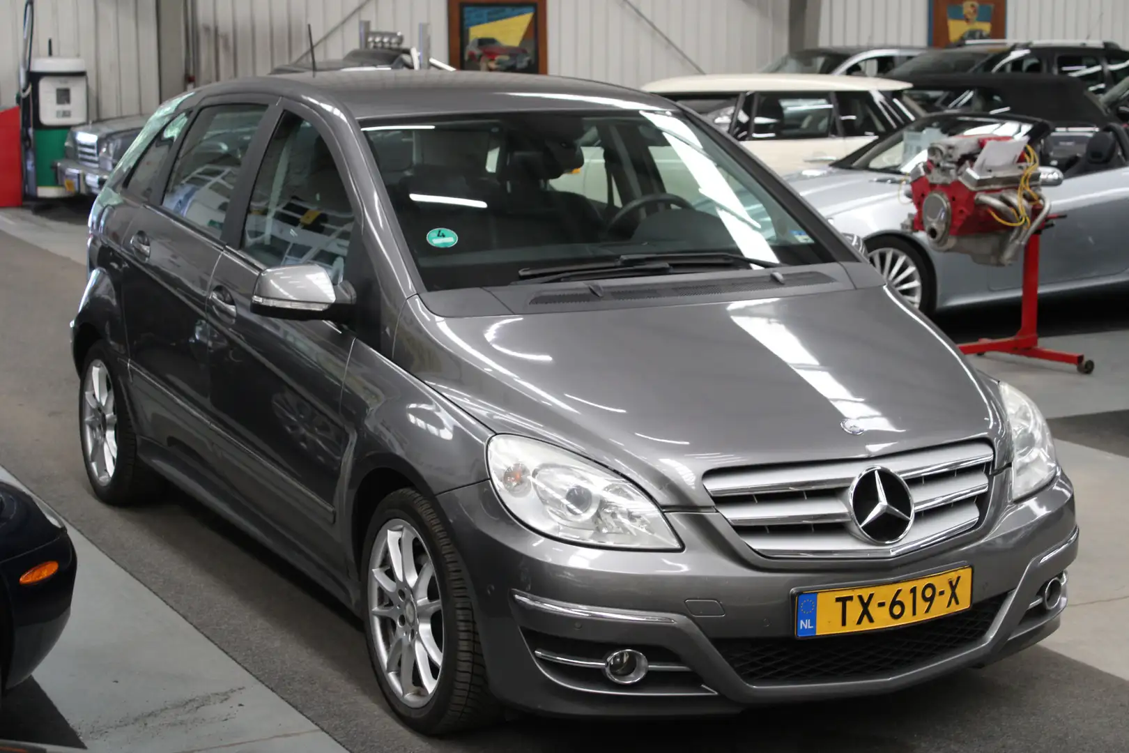 Mercedes-Benz B 200 Apple Carplay, Airco, Isofix, Stuurbekrachtiging Grijs - 2