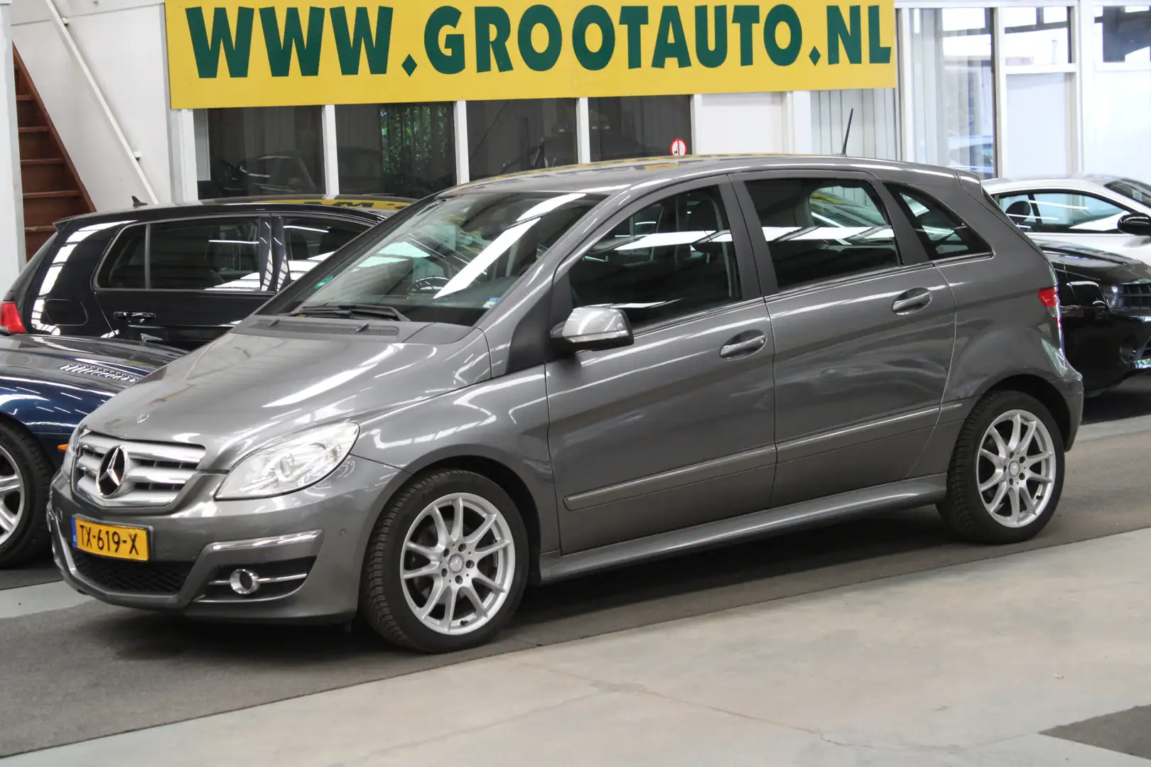 Mercedes-Benz B 200 Apple Carplay, Airco, Isofix, Stuurbekrachtiging Grijs - 1