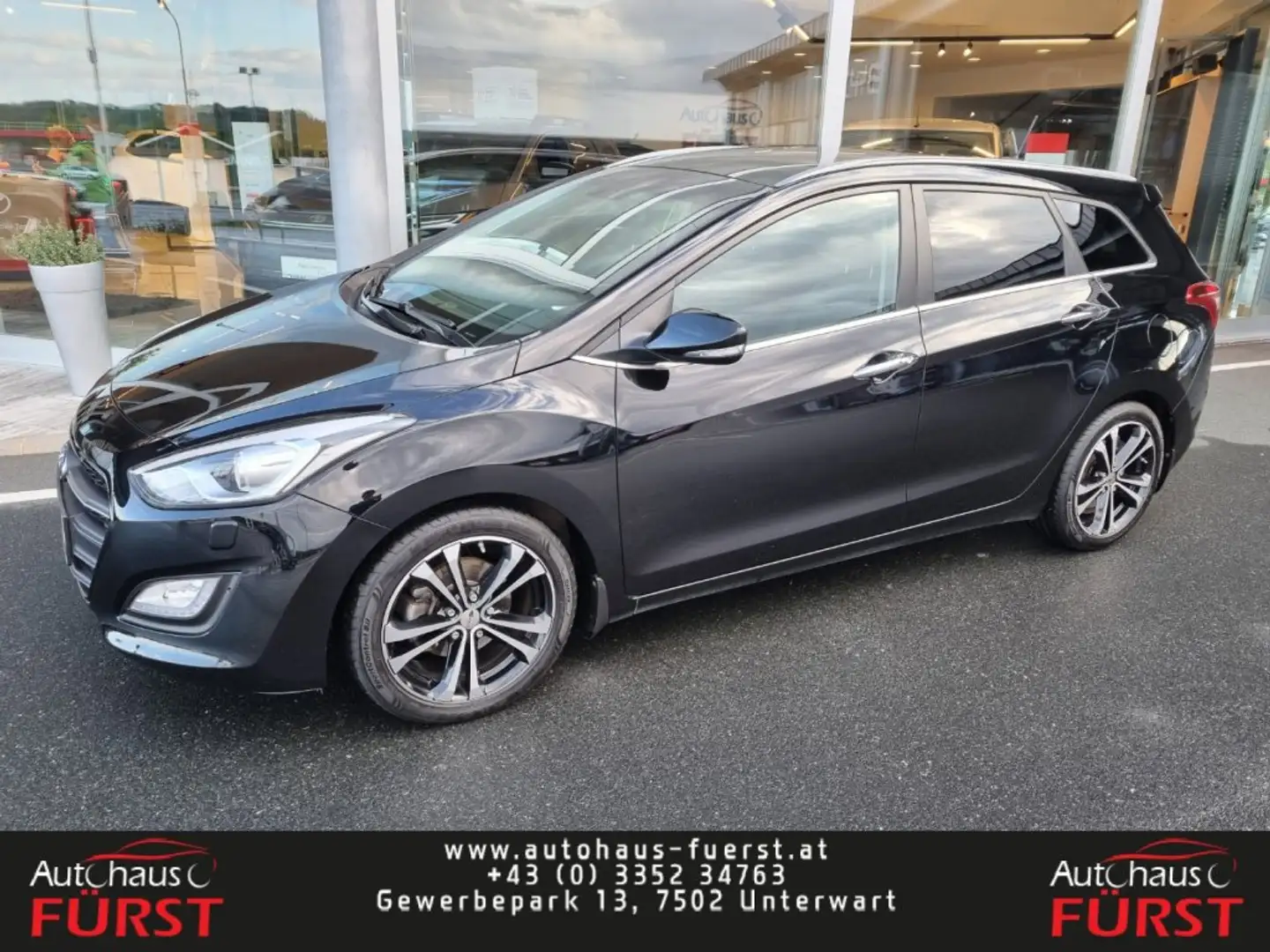 Hyundai i30 HYUNDAI i30 Kombi 1.6 Premium DCT *8 Fach* Schwarz - 1