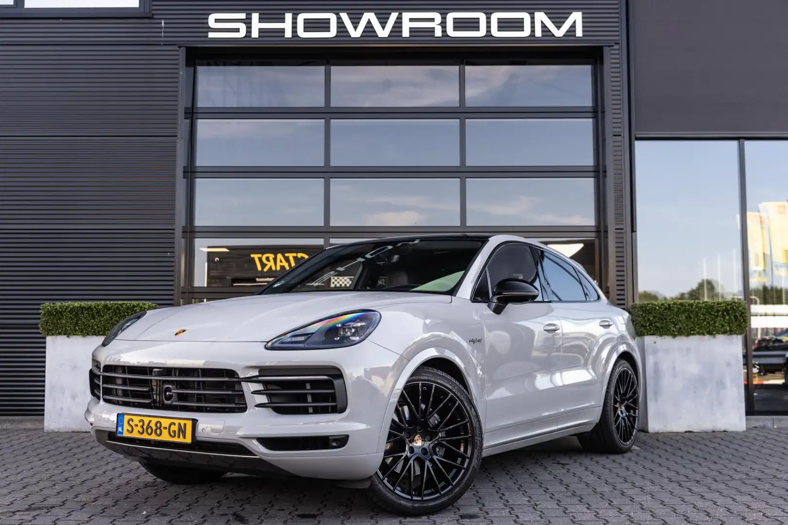 Porsche Cayenne Coupé 3.0 E-Hybrid, Platinum, *Krijt*, Massage, NL Grijs - 2