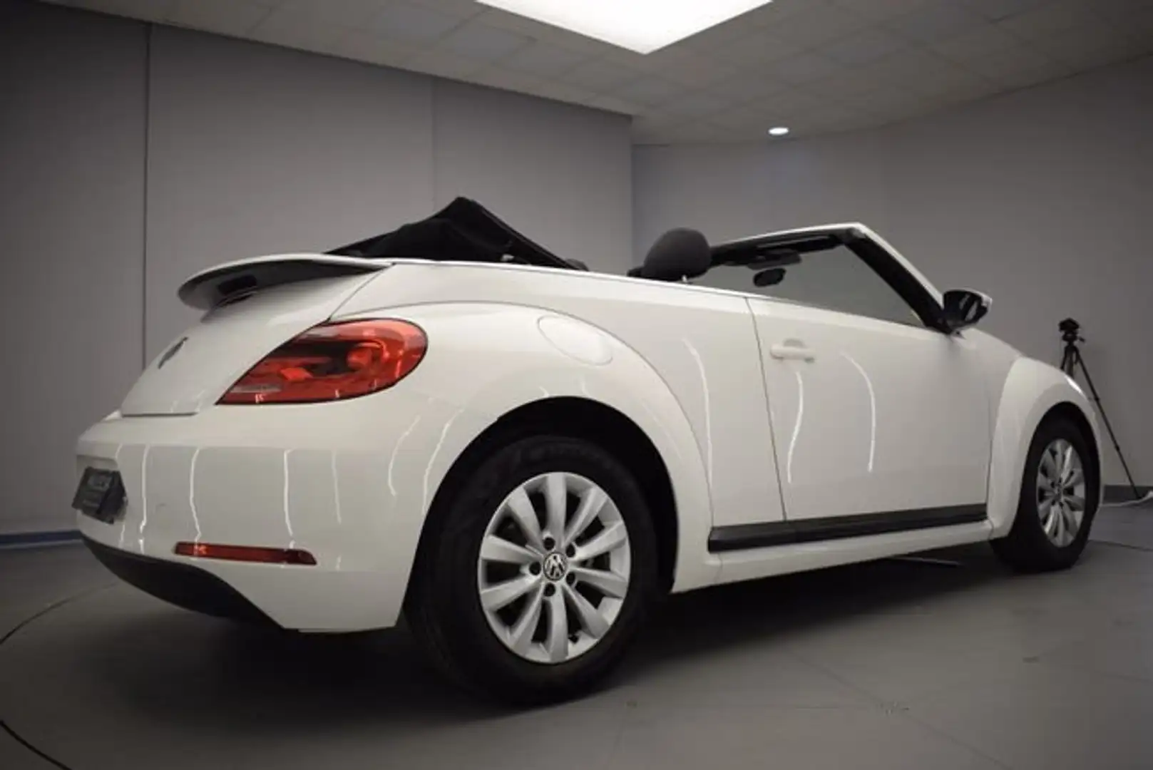 Volkswagen Beetle Cabrio 1.6TDI Design 105 Blanco - 2