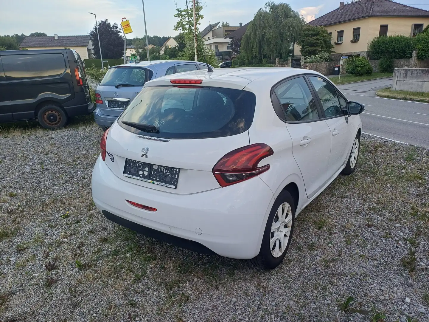 Peugeot 208 208 Like 1,0 PureTech 68 Like Weiß - 2