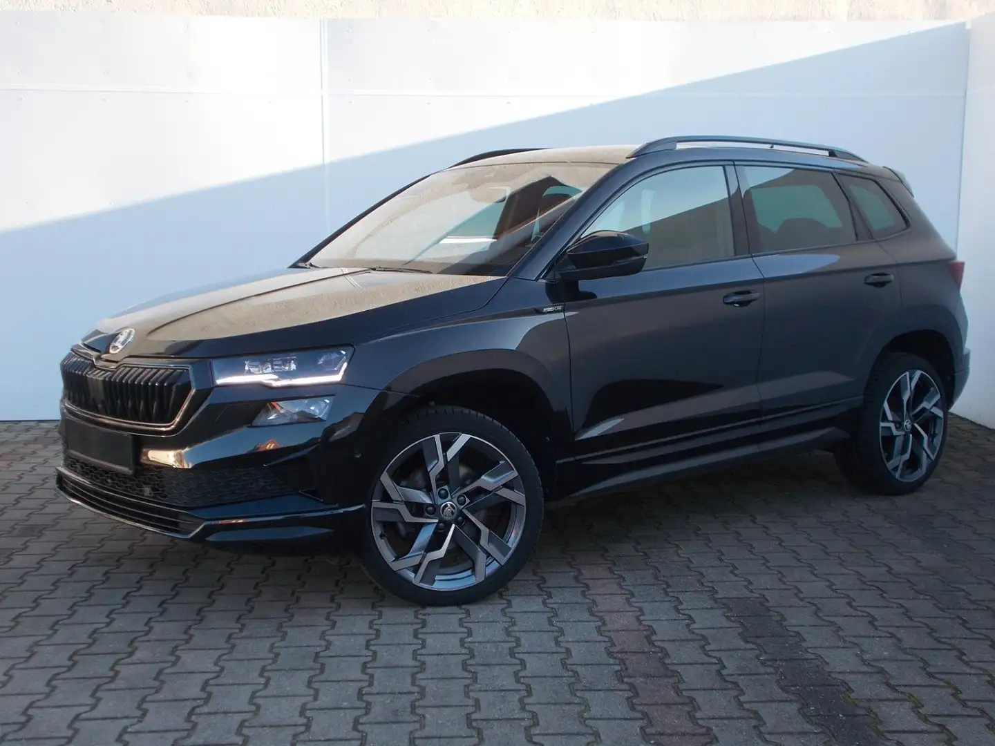 Skoda Karoq 1.5 TSI Sportline * DSG * Navi *LED *360° Schwarz - 2