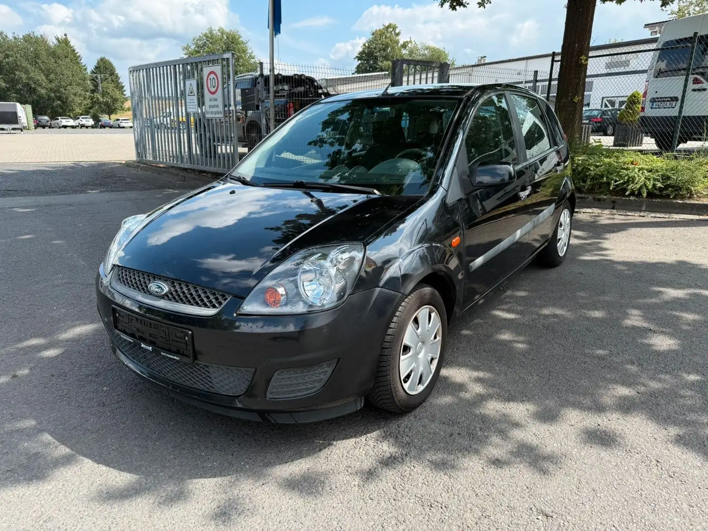Ford Fiesta Fun X*Tüv NEU* Schwarz - 2