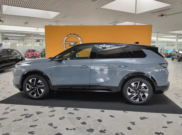 Opel Grandland view 4
