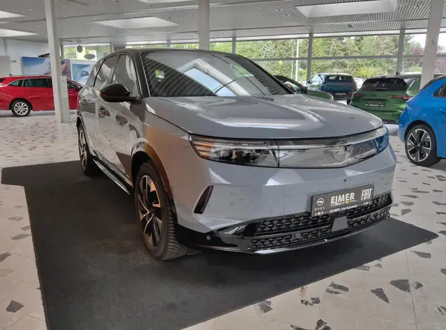 Opel Grandland view 3