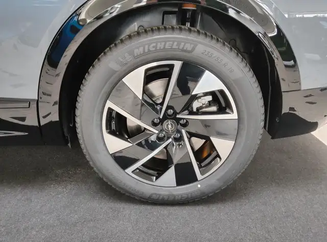 Opel Grandland view 5