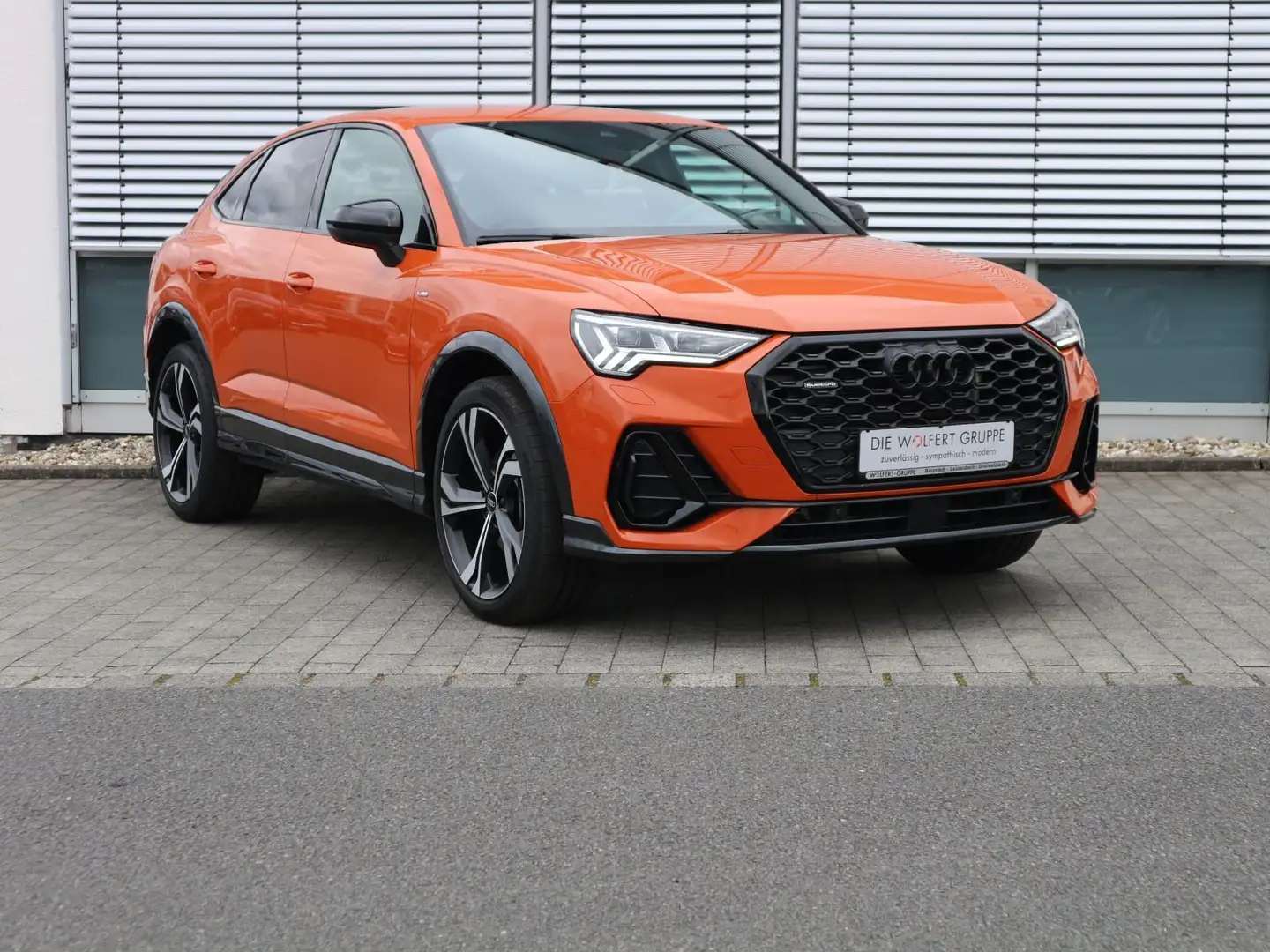 Audi Q3 40 TDI quattro S line MATRIX*CARPLA Orange - 2