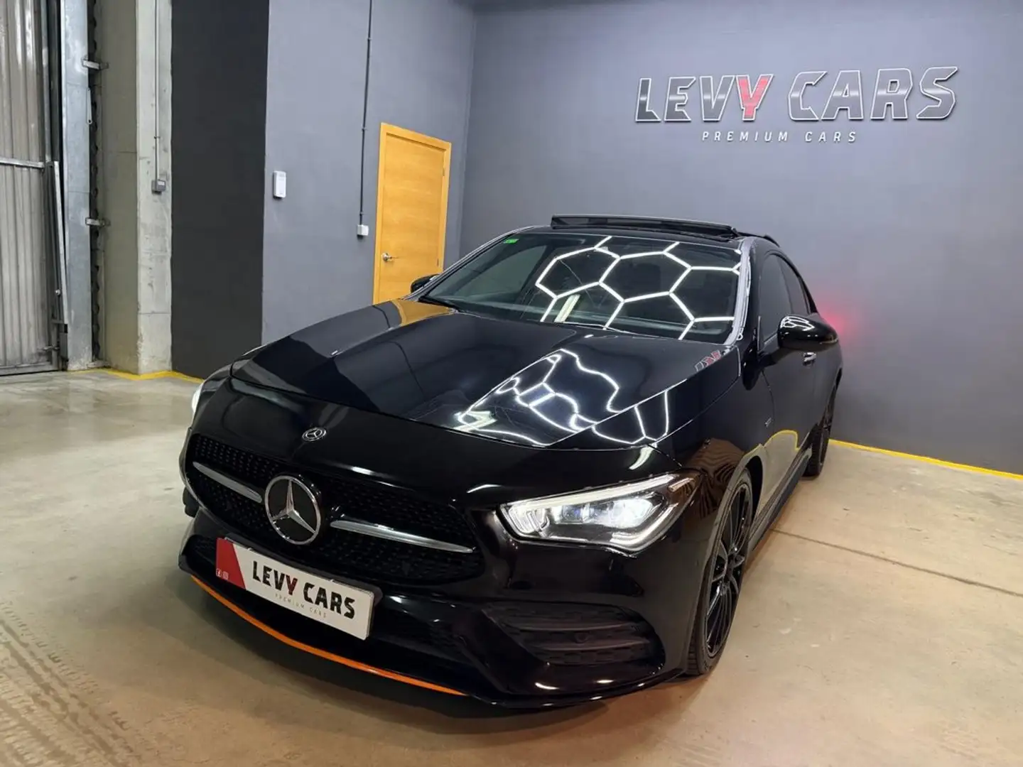 Mercedes-Benz CLA 250 4MATIC Schwarz - 1