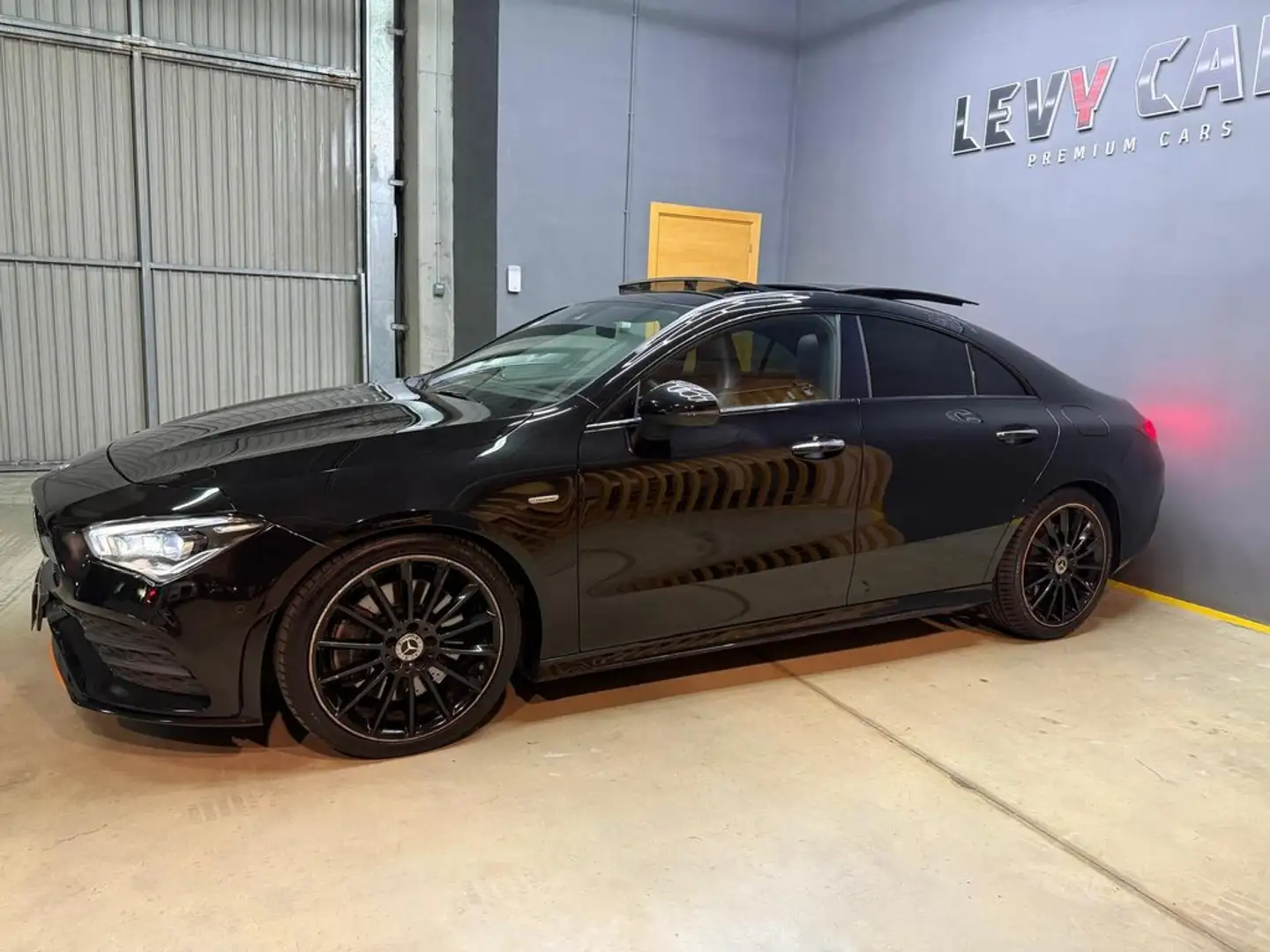 Mercedes-Benz CLA 250 4MATIC Schwarz - 2