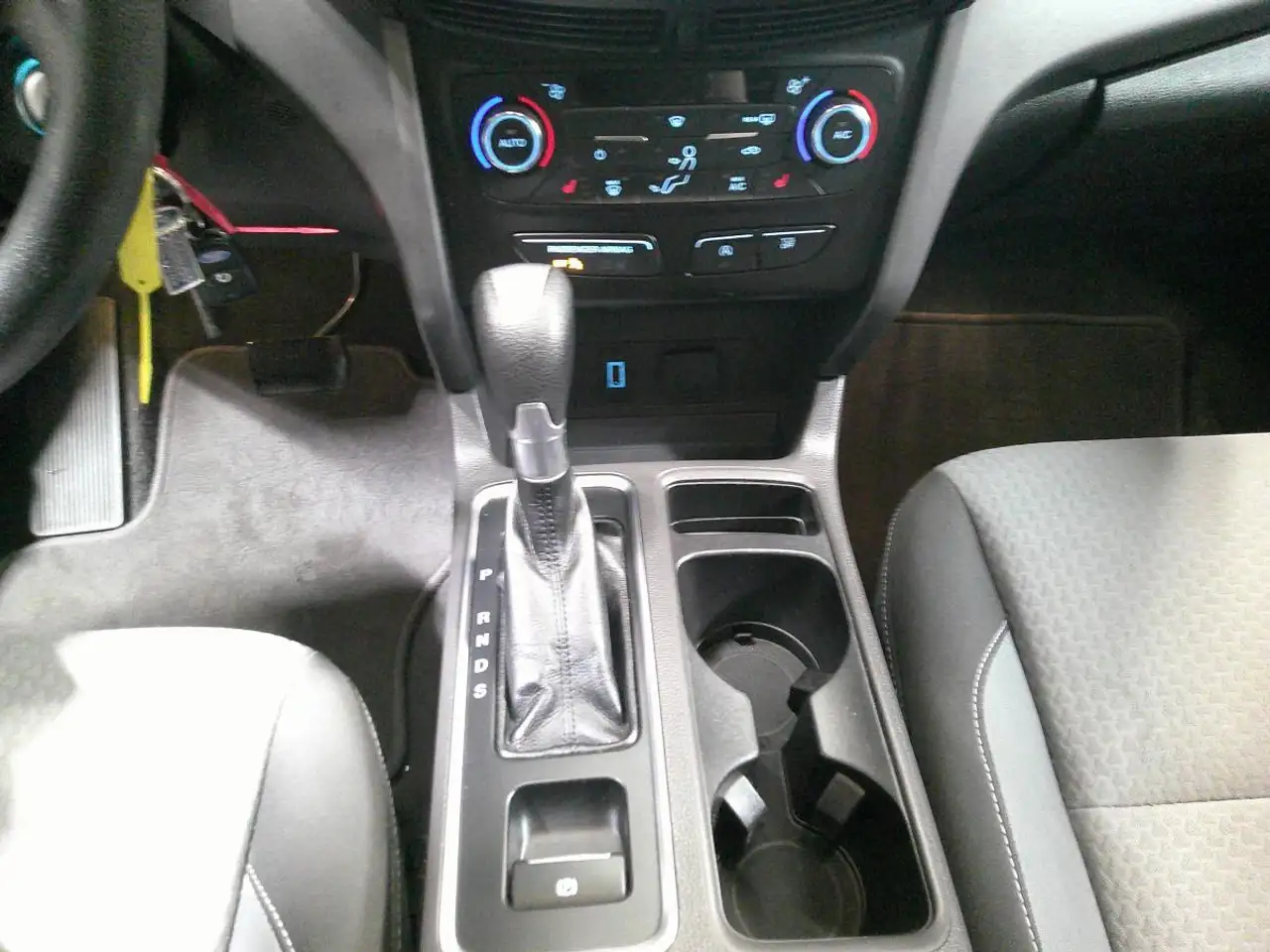 Ford Escape снимка Ford Escape