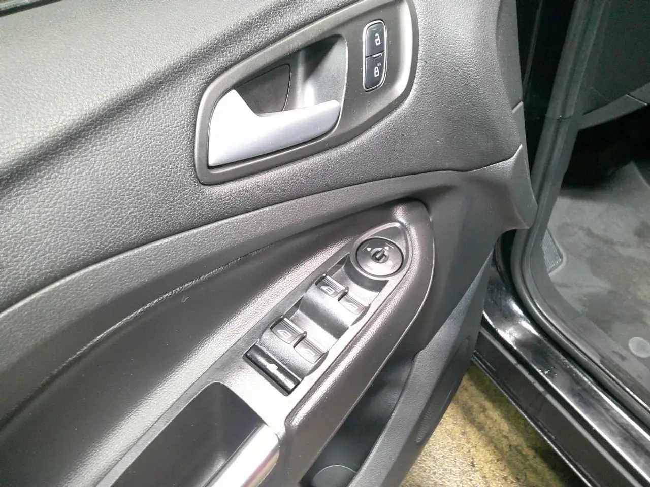 Ford Escape снимка Ford Escape