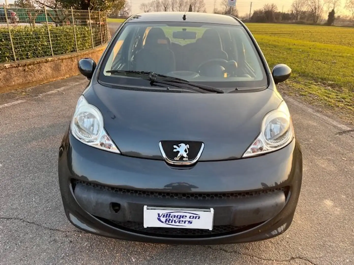 Peugeot 107 107 5p 1.0 12v Plaisir AUTOMATICA Gris - 2