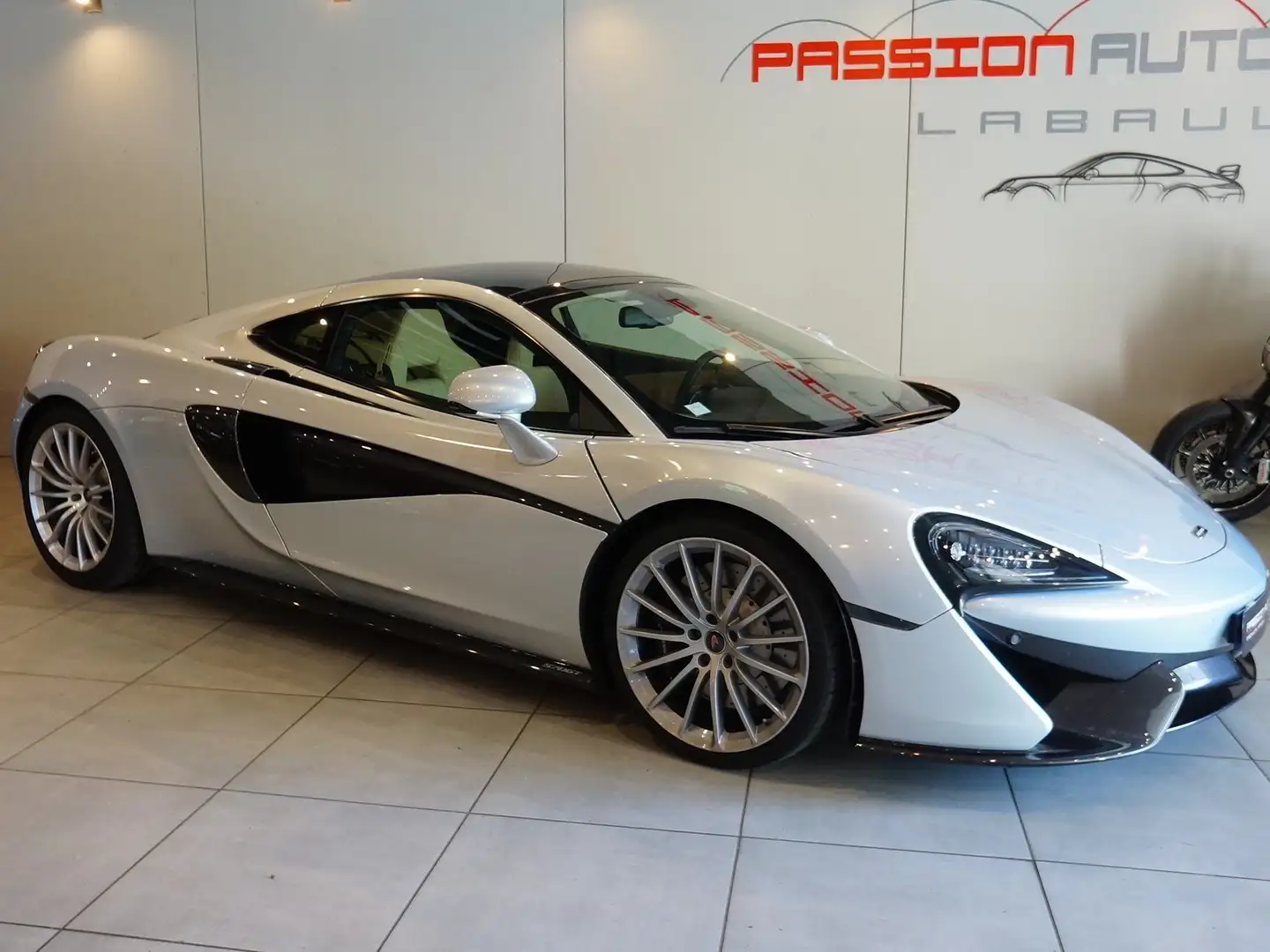 McLaren 570GT McLaren 570GT Coupé V8 3.8 570 ch Grau - 2