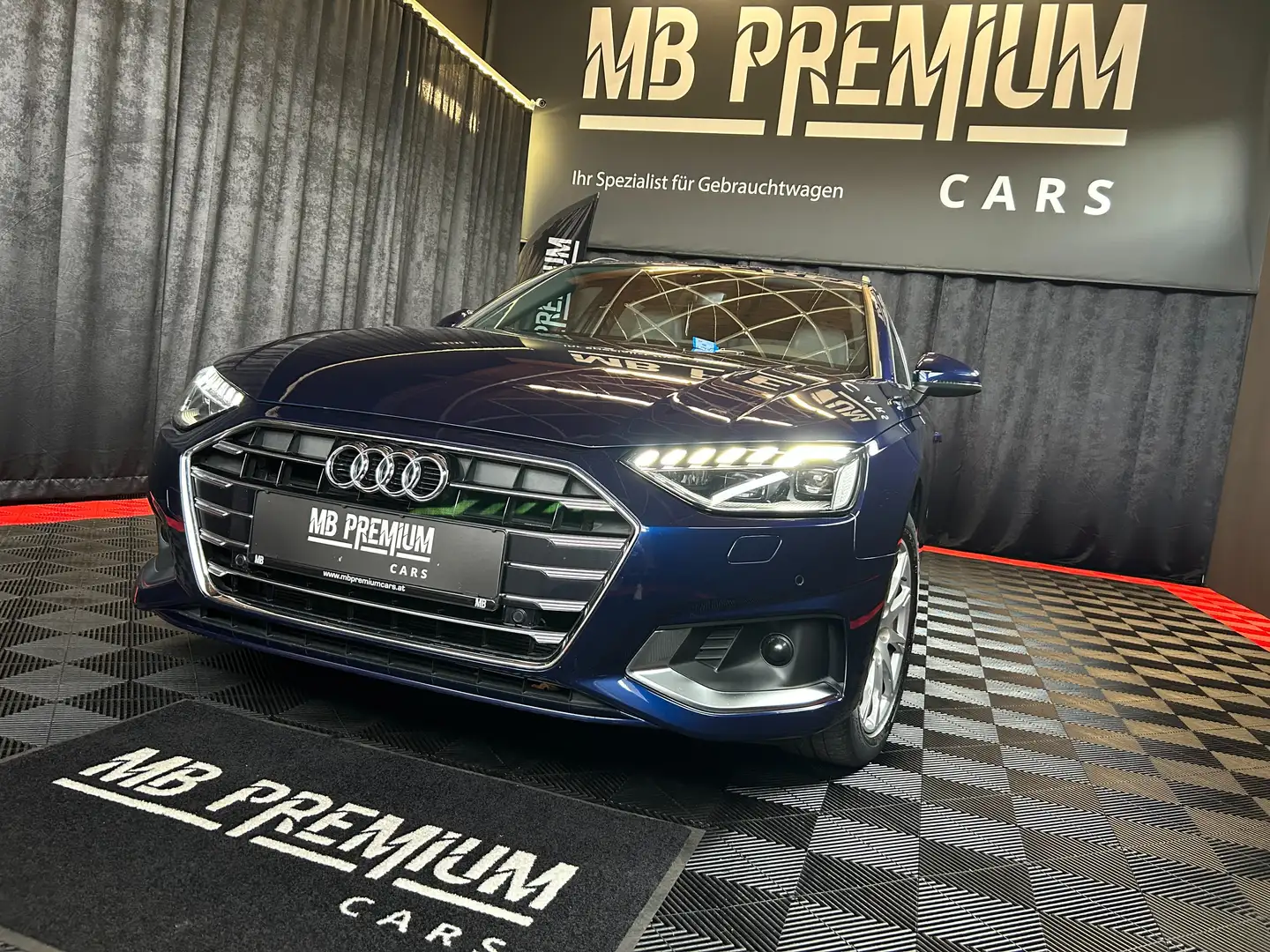 Audi A4 30 TDI advanced 136 PS Blau - 2