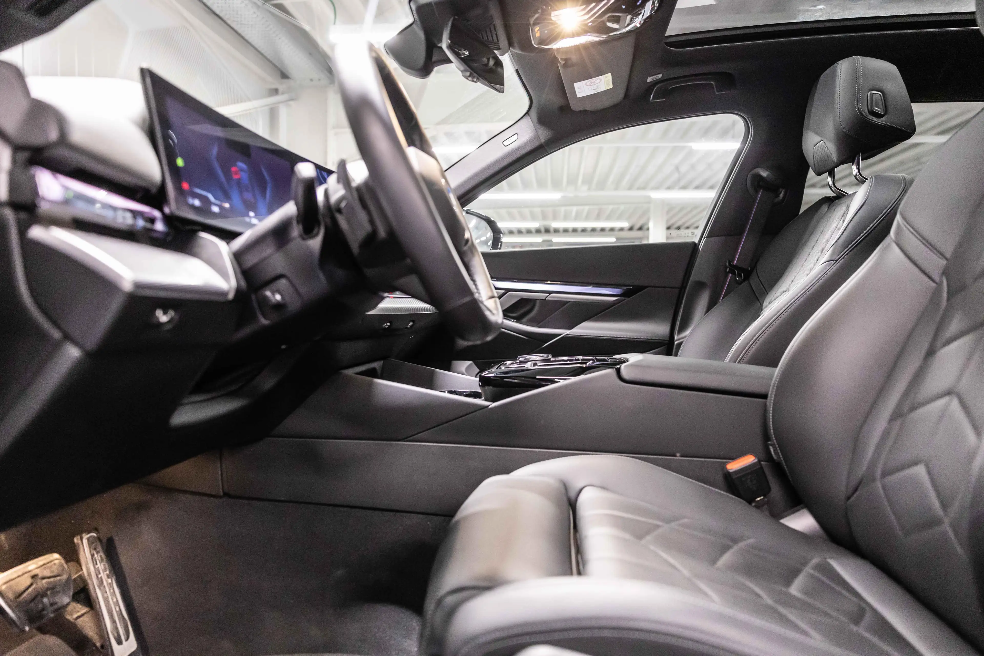 BMW i5 eDrive40 Touring M Sport PRO | PANO | — photo 13