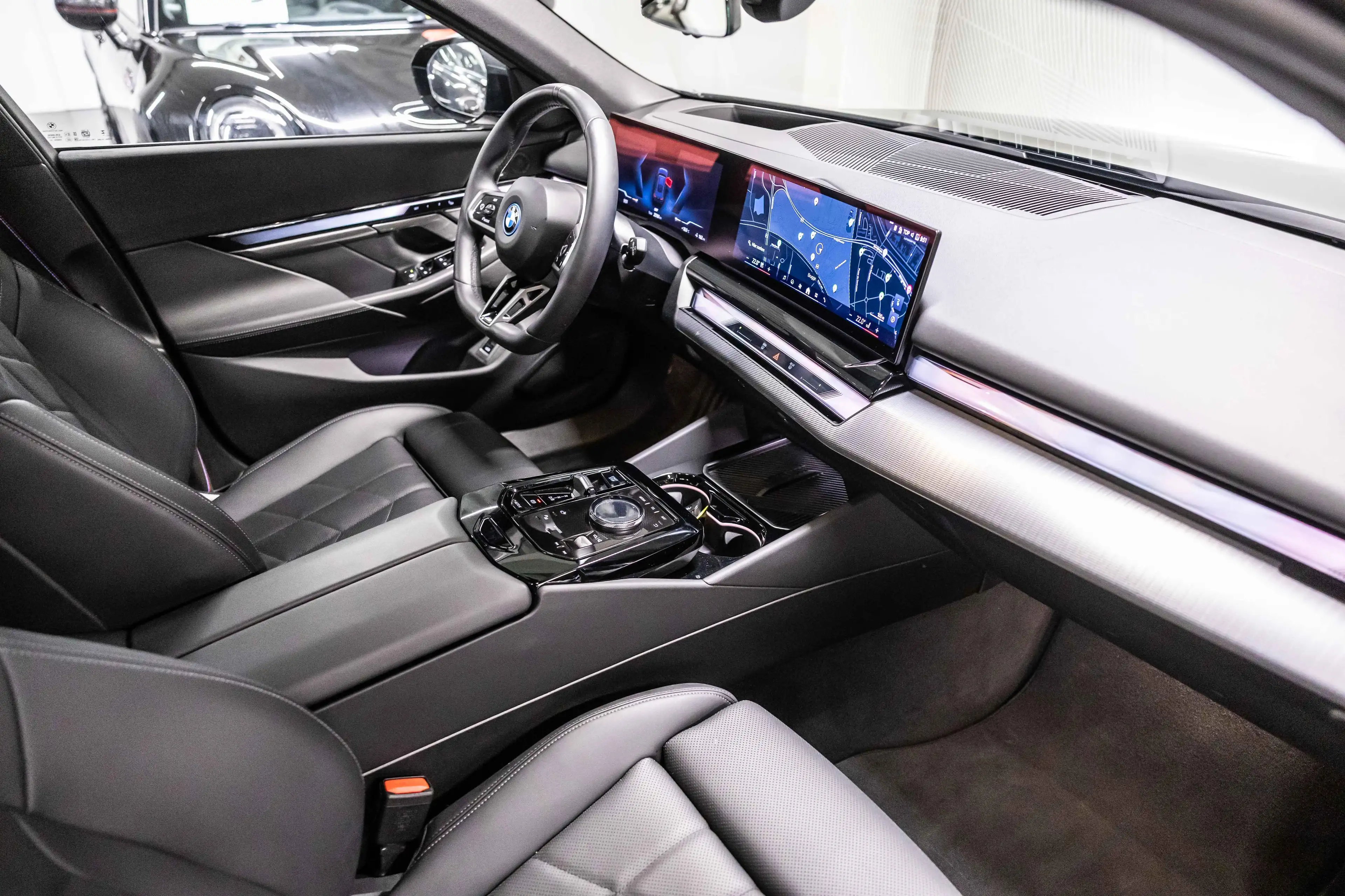 BMW i5 eDrive40 Touring M Sport PRO | PANO | — photo 11