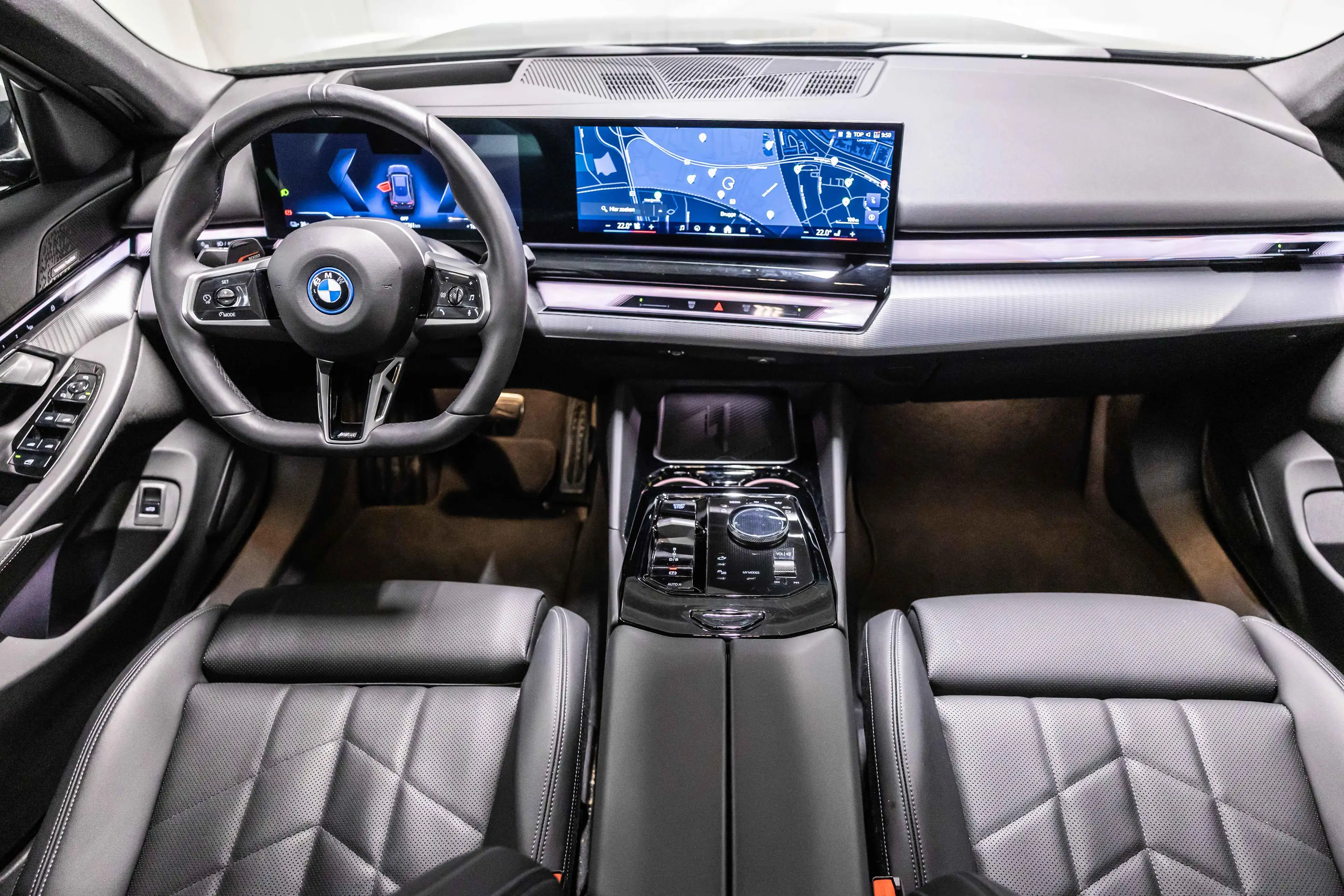 BMW i5 eDrive40 Touring M Sport PRO | PANO | — photo 7