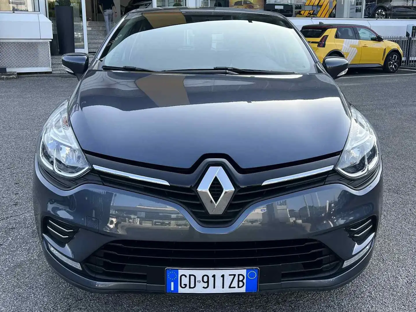 Renault Clio Clio 0.9 tce Moschino Intens 75cv Grey - 1