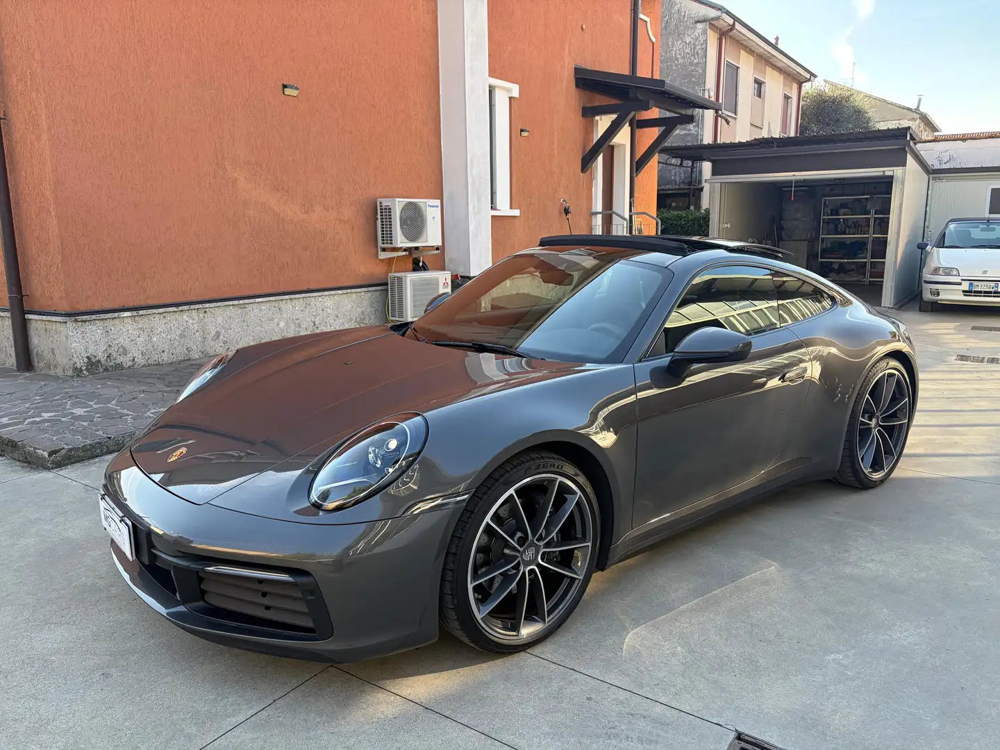 Porsche 911 992 Coupe 3.0 Carrera 4 auto Grigio - 1