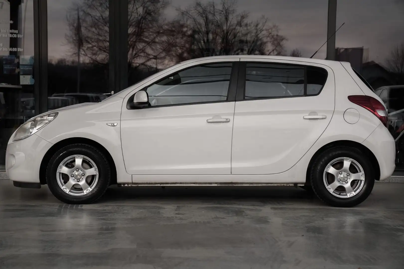 Hyundai i20 Classic *TÜV 01/27/Klima/Scheckheft* Weiß - 2