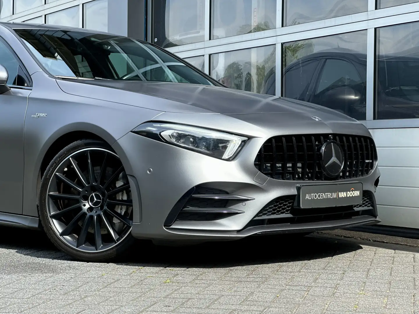 Mercedes-Benz A 35 AMG | 4MATIC | 306pk | Matt Grey | Leer | Camera | Ele Grigio - 2