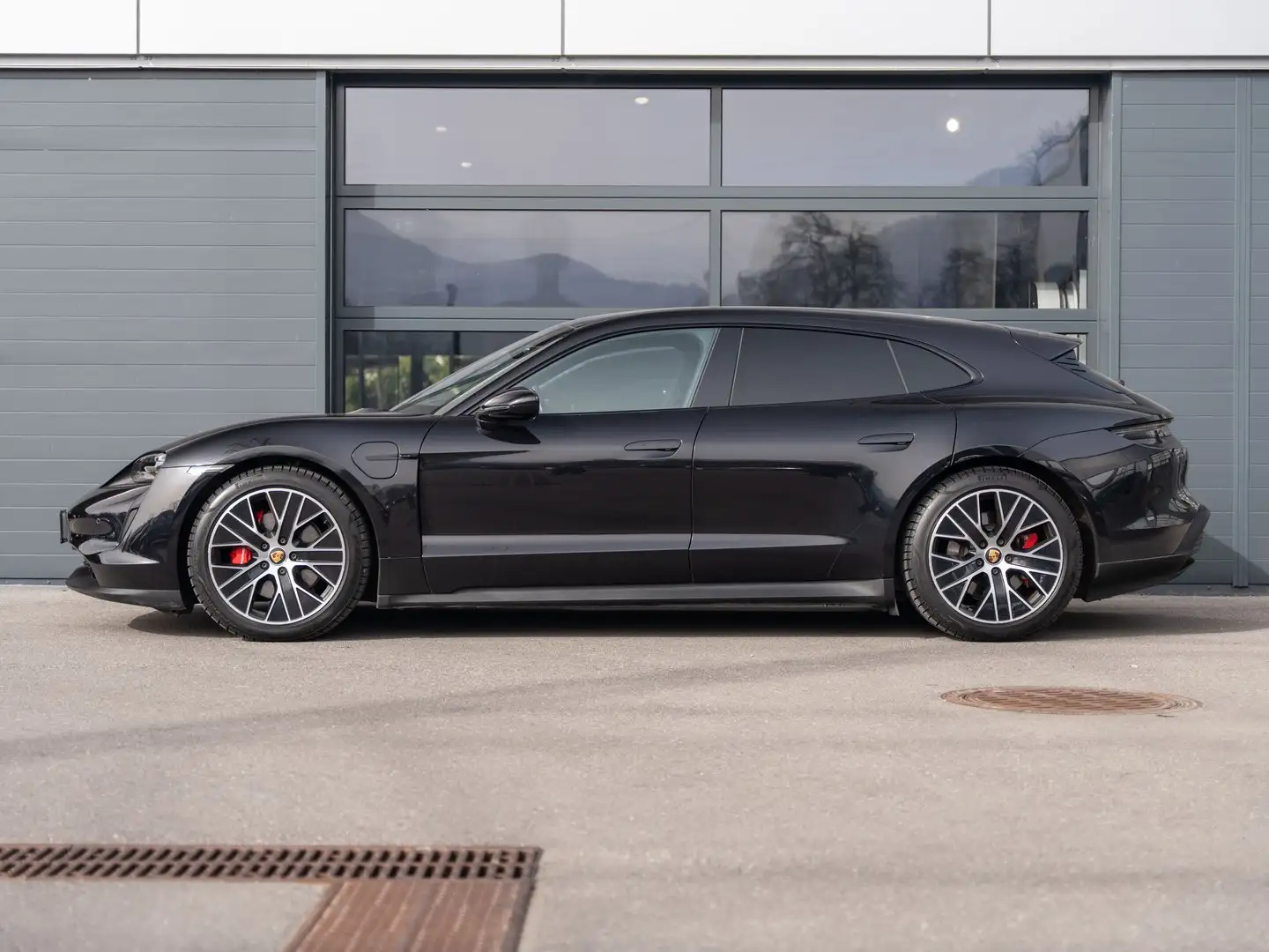 Porsche Taycan 4S Sport Turismo Schwarz - 2