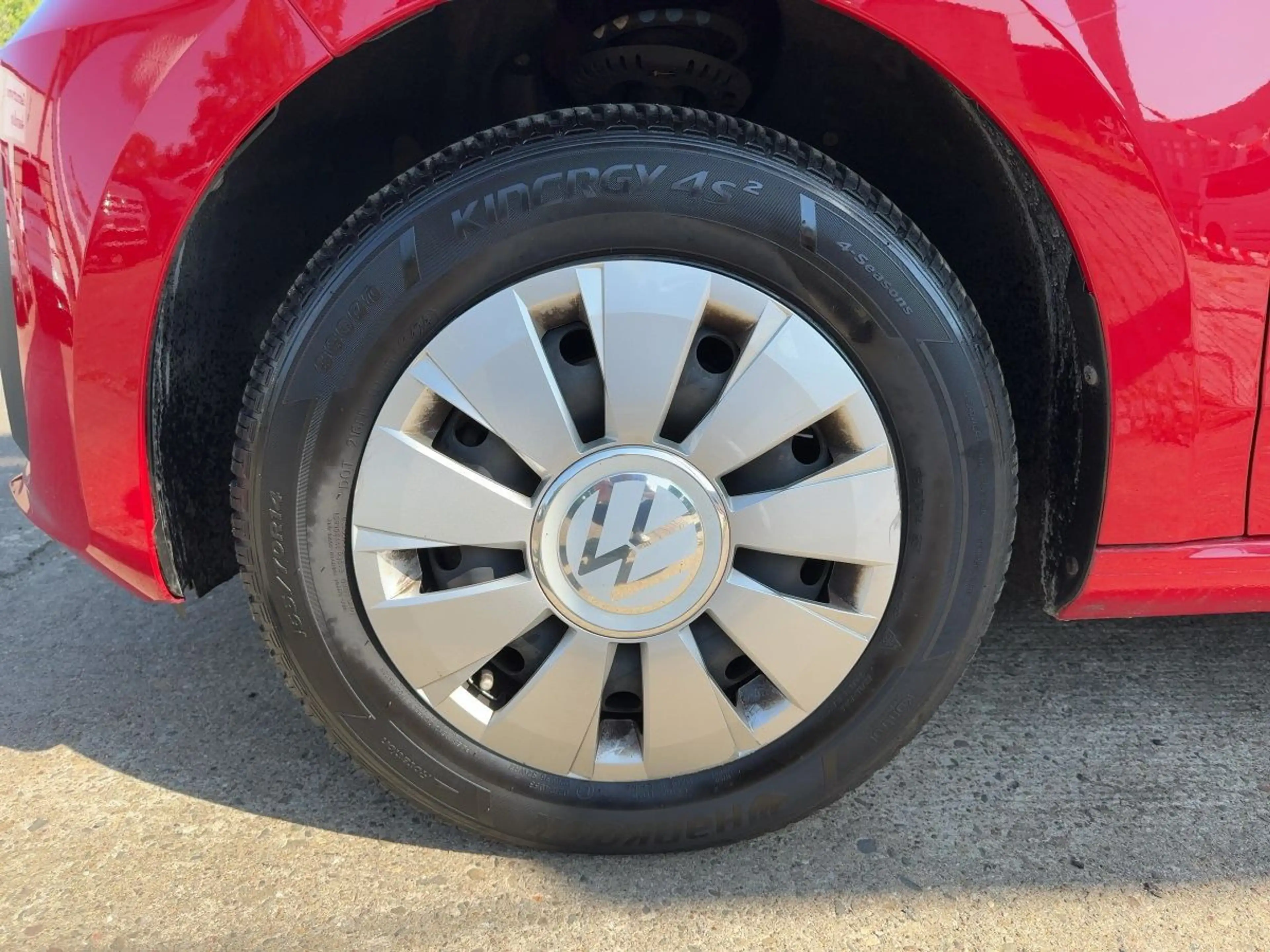 Volkswagen up! 1.0 — photo 12