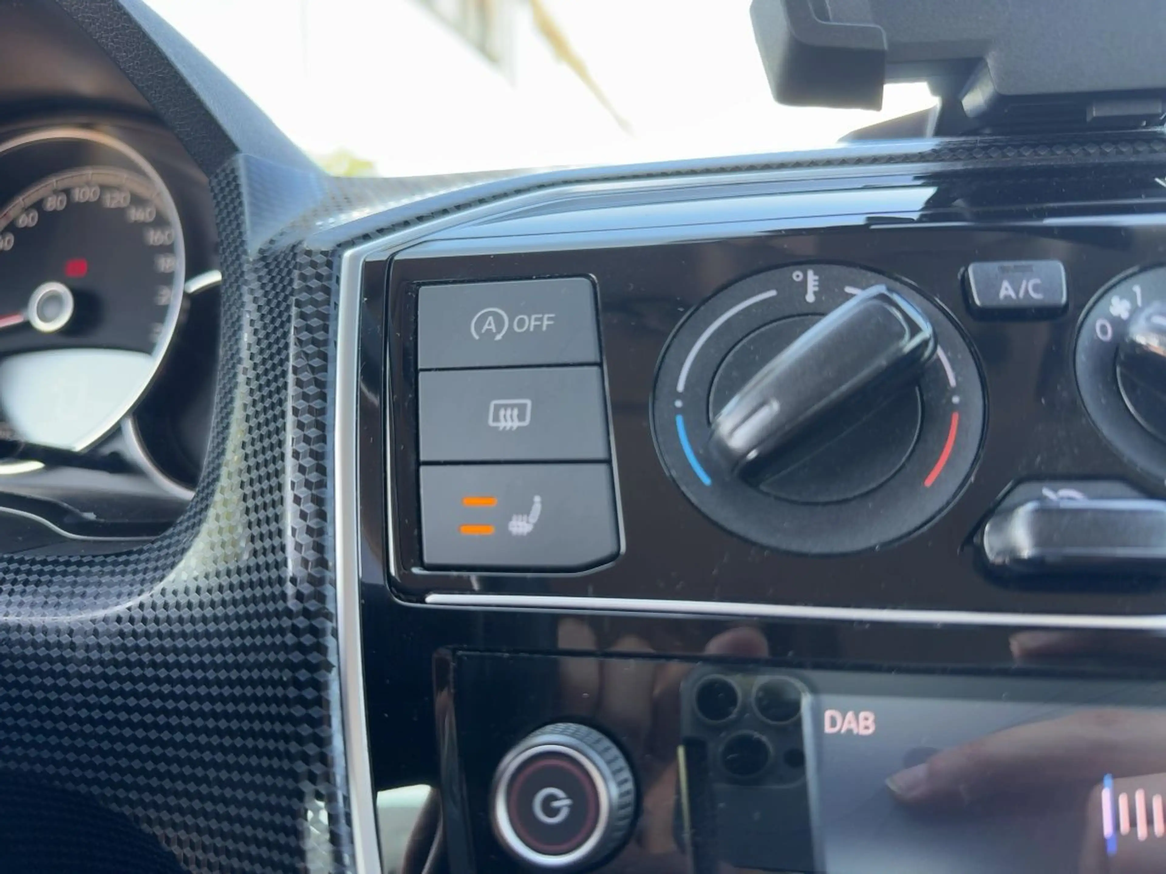 Volkswagen up! 1.0 — photo 13