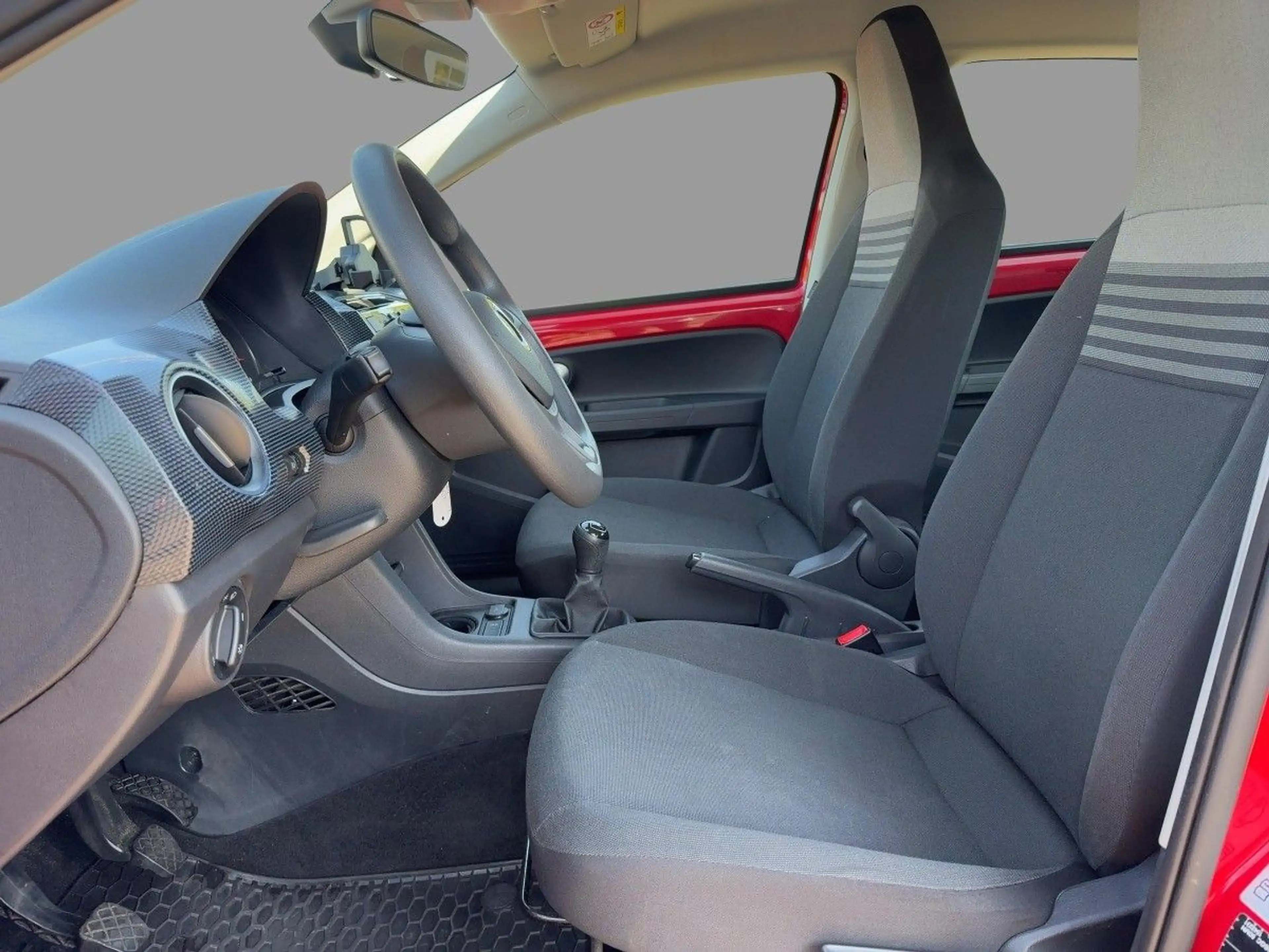 Volkswagen up! 1.0 — photo 7