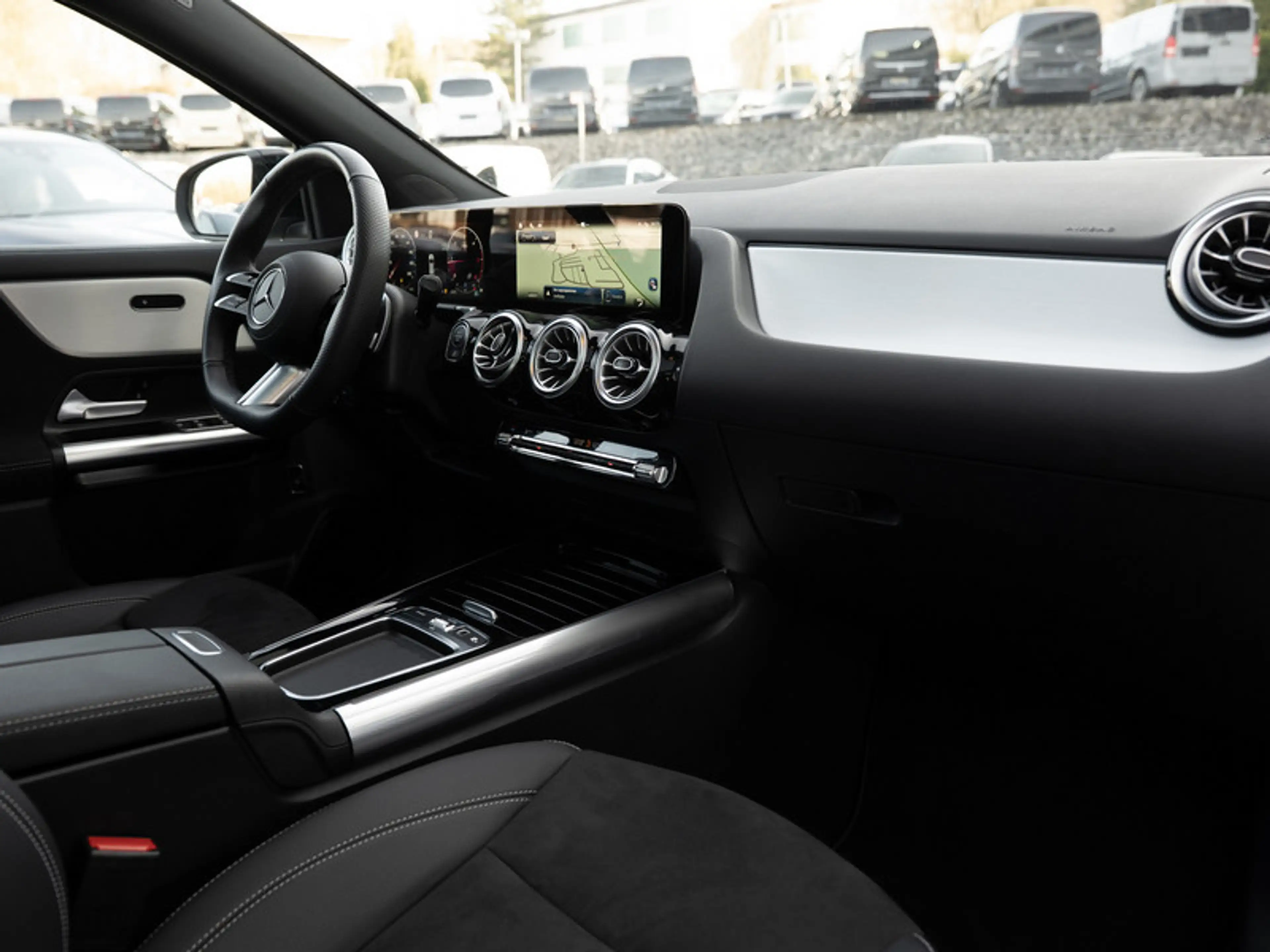 Mercedes-Benz GLA 220 d 4M AMG-Sport/MLB/360/Pano/AHK/Night/20 — photo 3