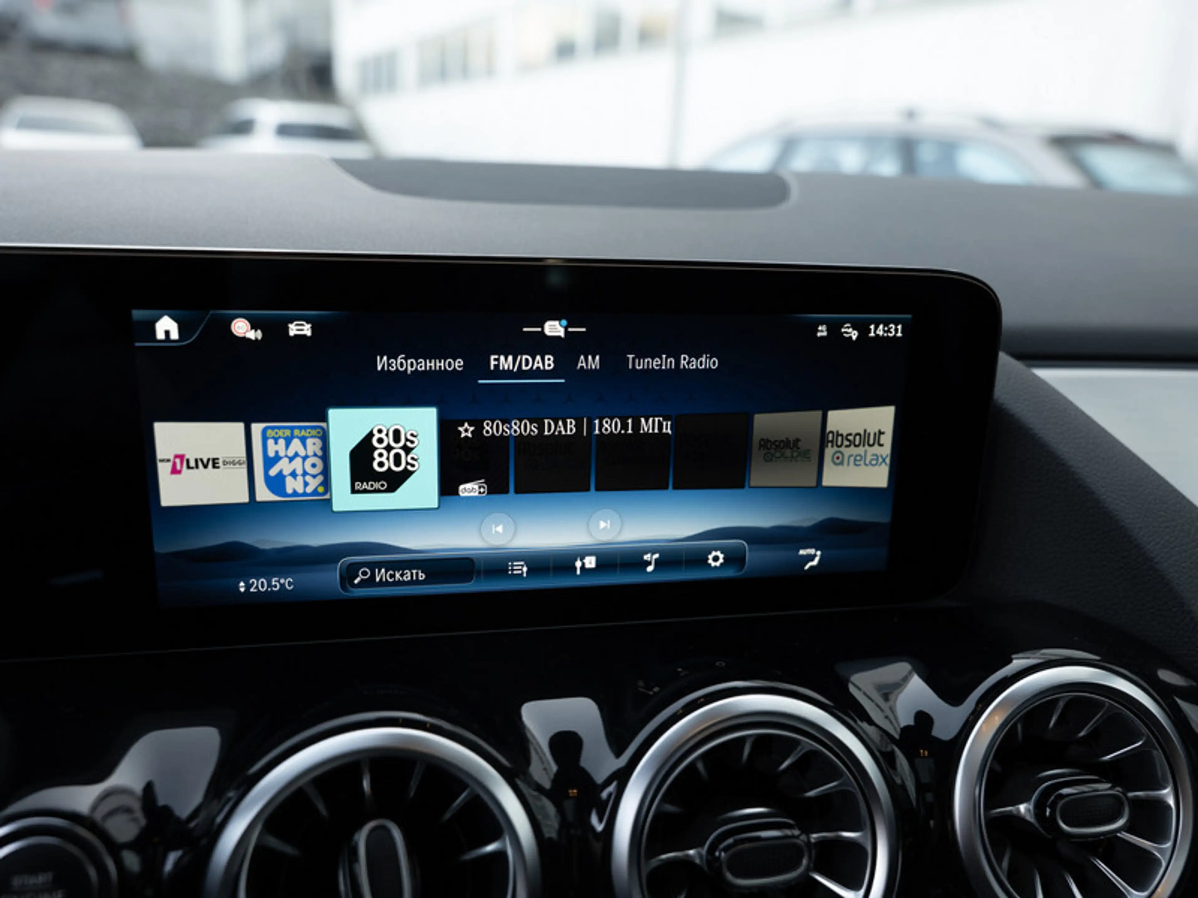 Mercedes-Benz GLA 220 d 4M AMG-Sport/MLB/360/Pano/AHK/Night/20 — photo 12