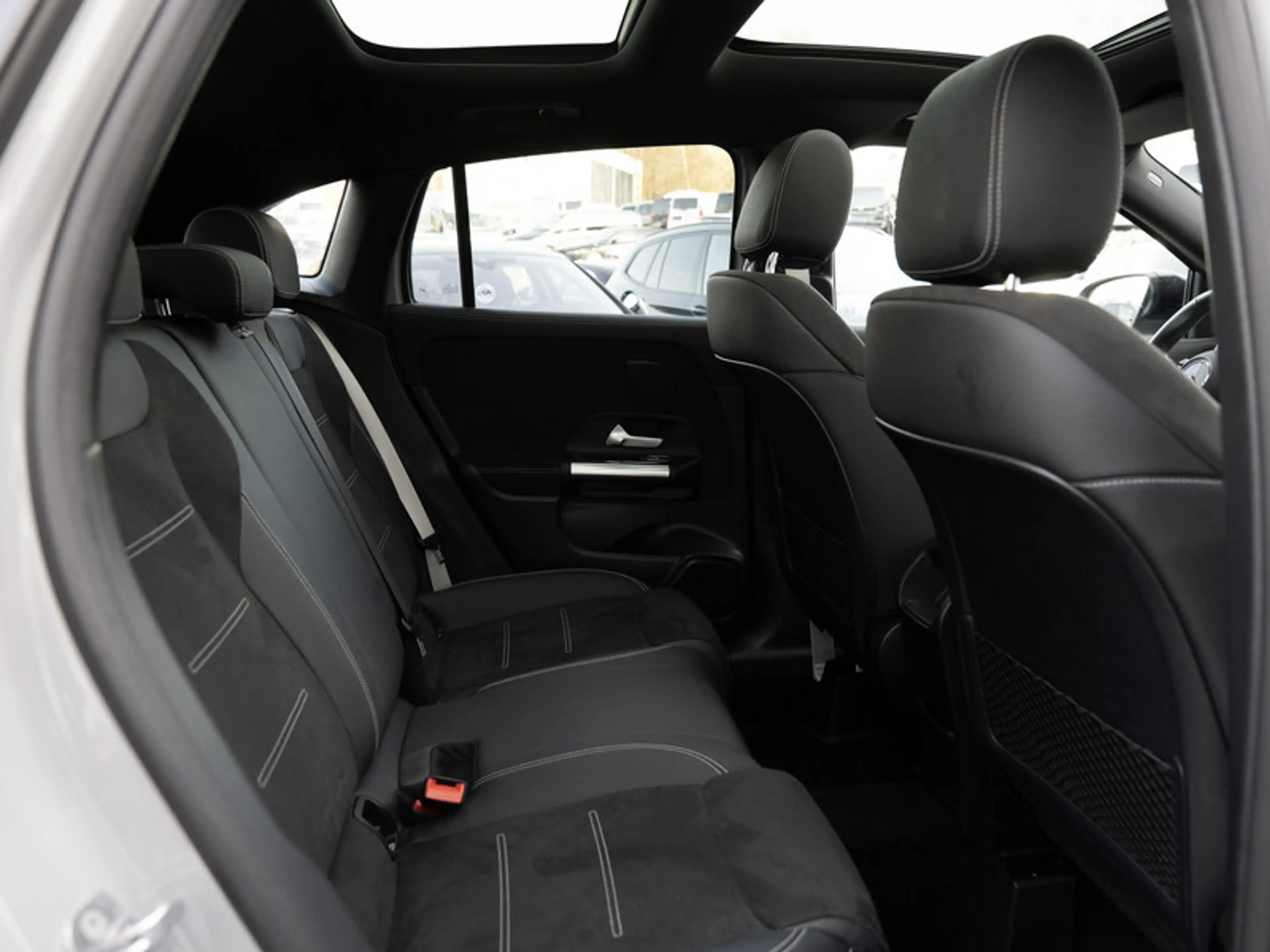 Mercedes-Benz GLA 220 d 4M AMG-Sport/MLB/360/Pano/AHK/Night/20 — photo 5