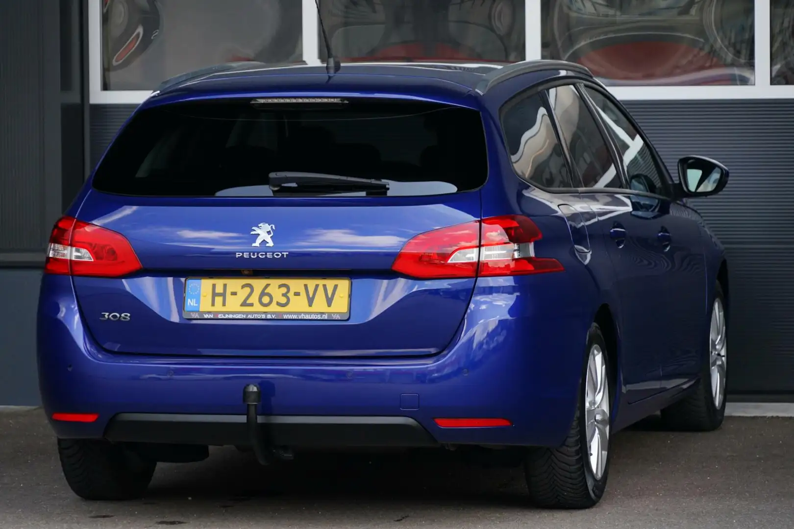 Peugeot 308 SW 1.2 PureTech Blue Lease Executive, nw dis. trek Blauw - 2