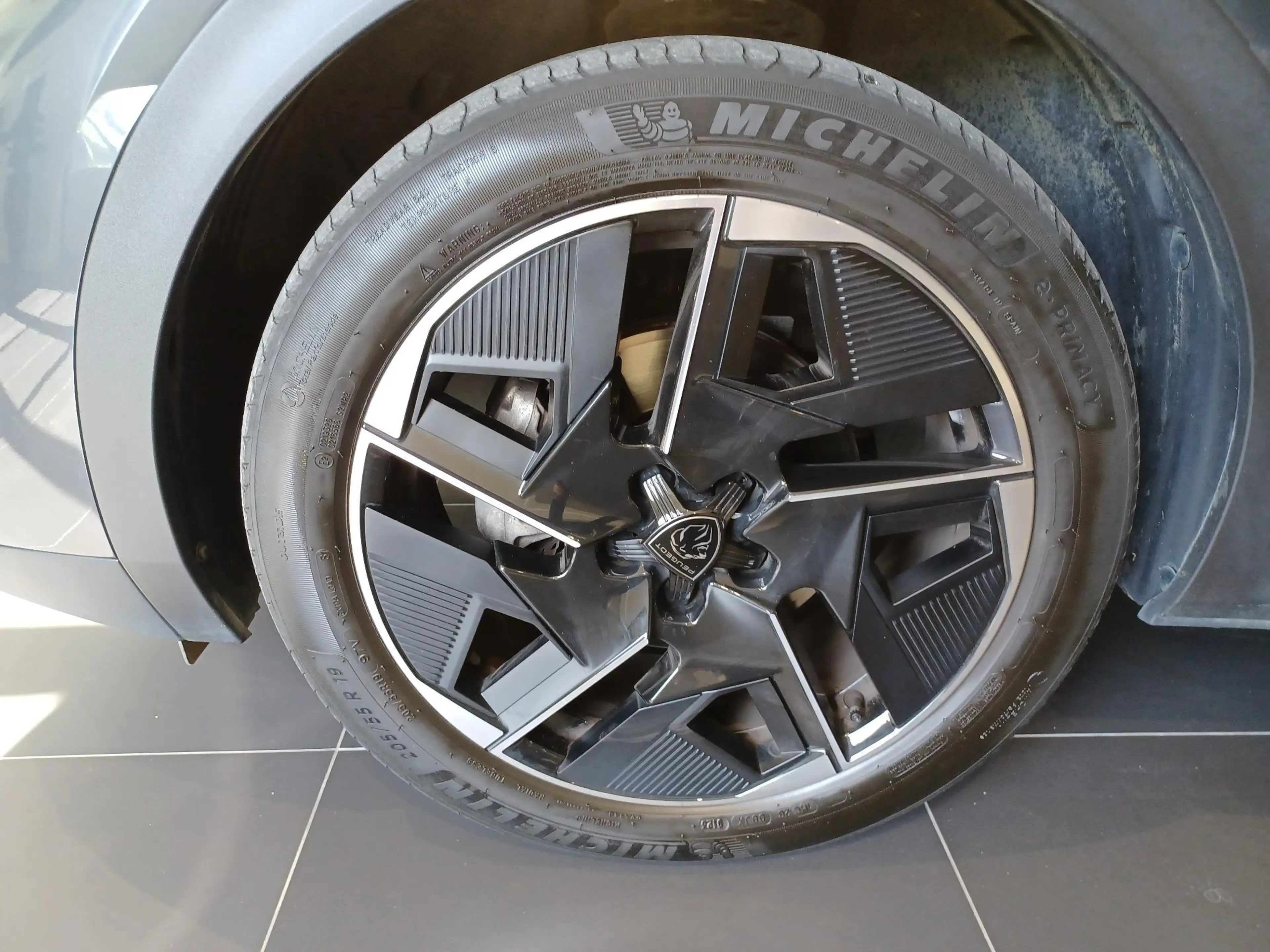 Peugeot 408 1.2 PureTech 130 S&S EAT8 GT — photo 3
