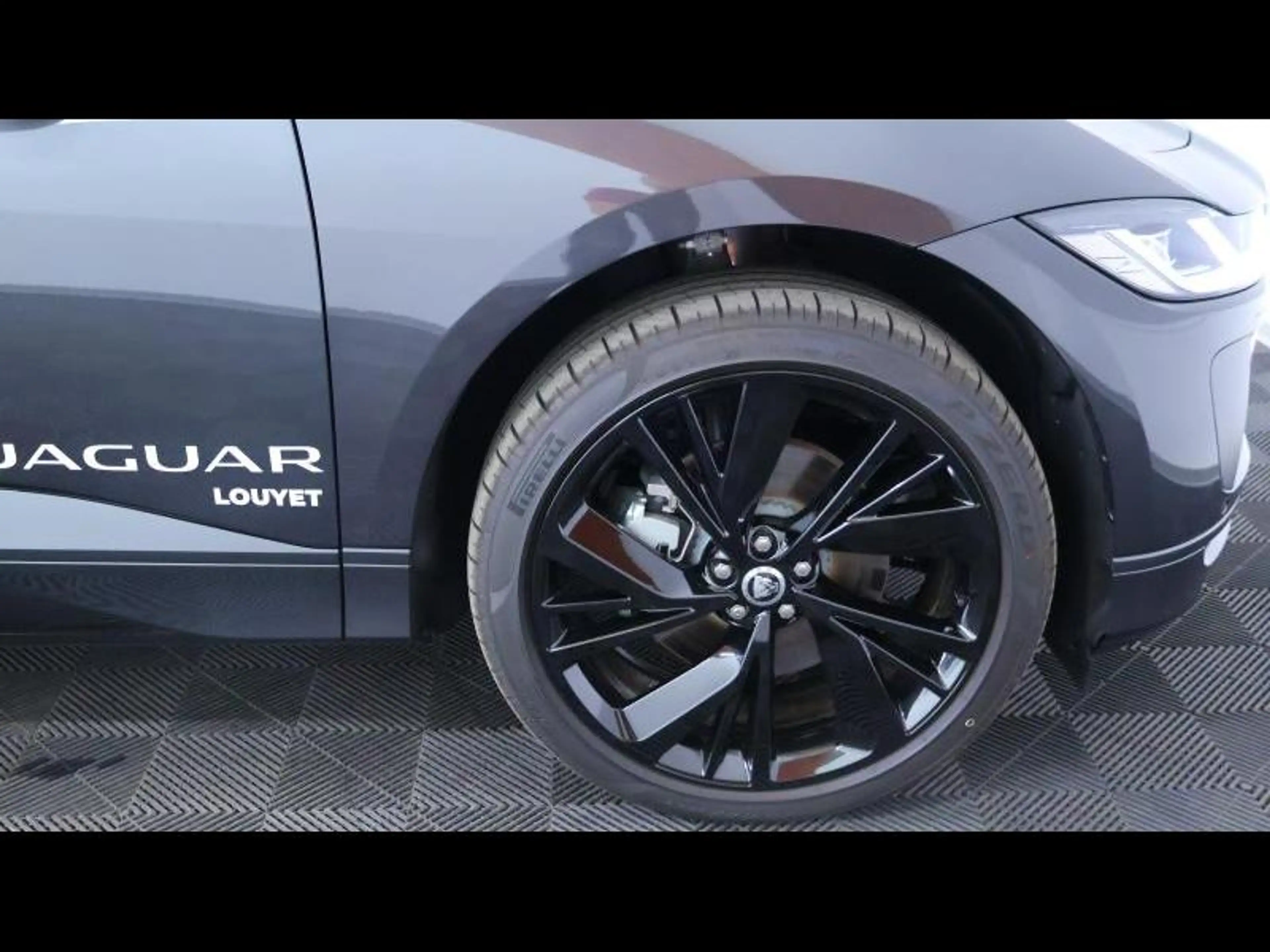 Jaguar I-Pace EV 400 R-Dynamic SE AWD Auto — photo 6
