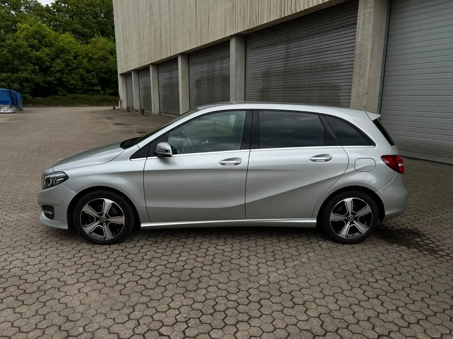 Mercedes-Benz B 220 d Urban 7G-DCT R.Kam*App-Navi*Abstandstem Zilver - 2