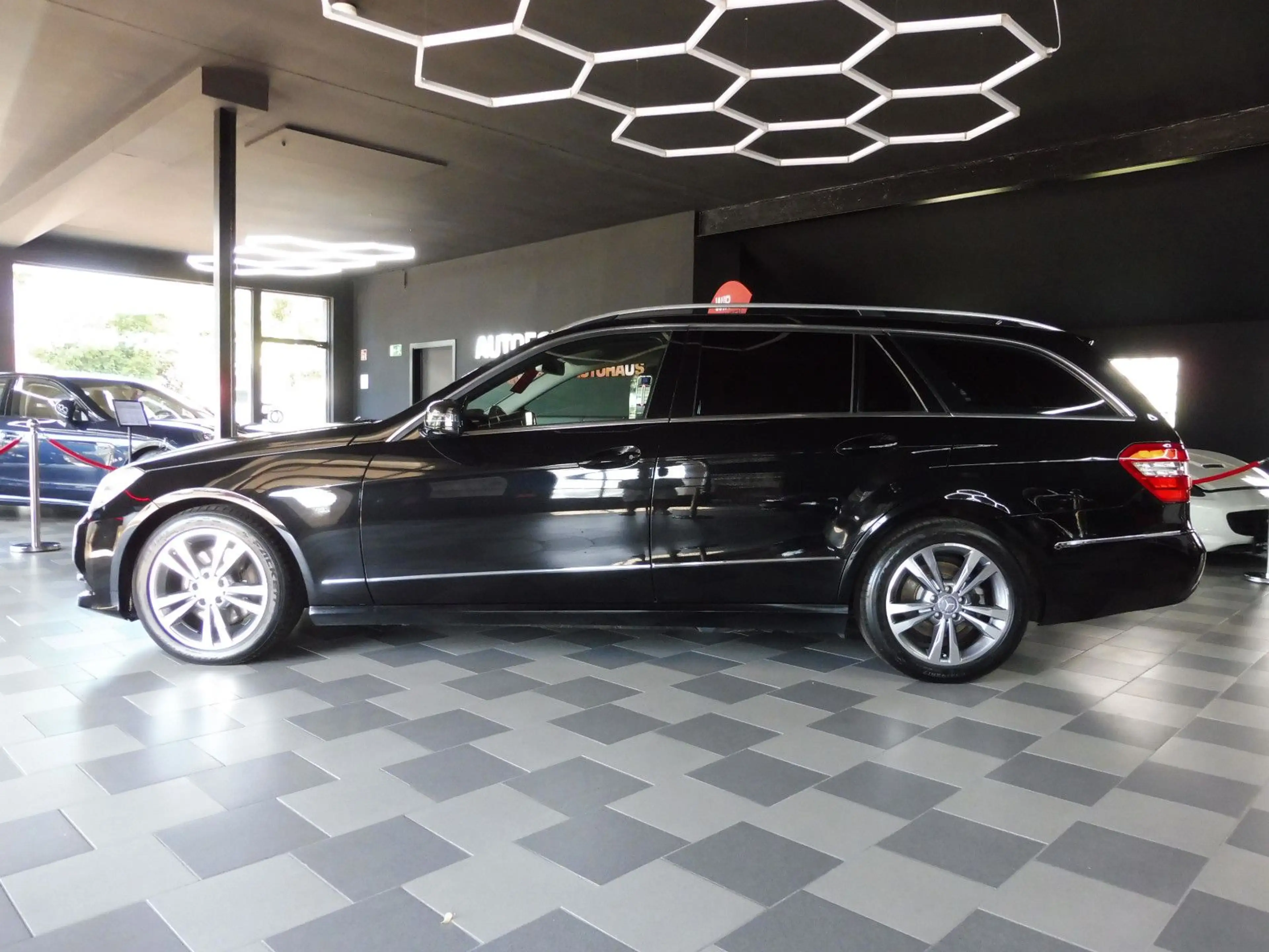 Mercedes-Benz E 250 CDI BlueEfficiency — photo 9