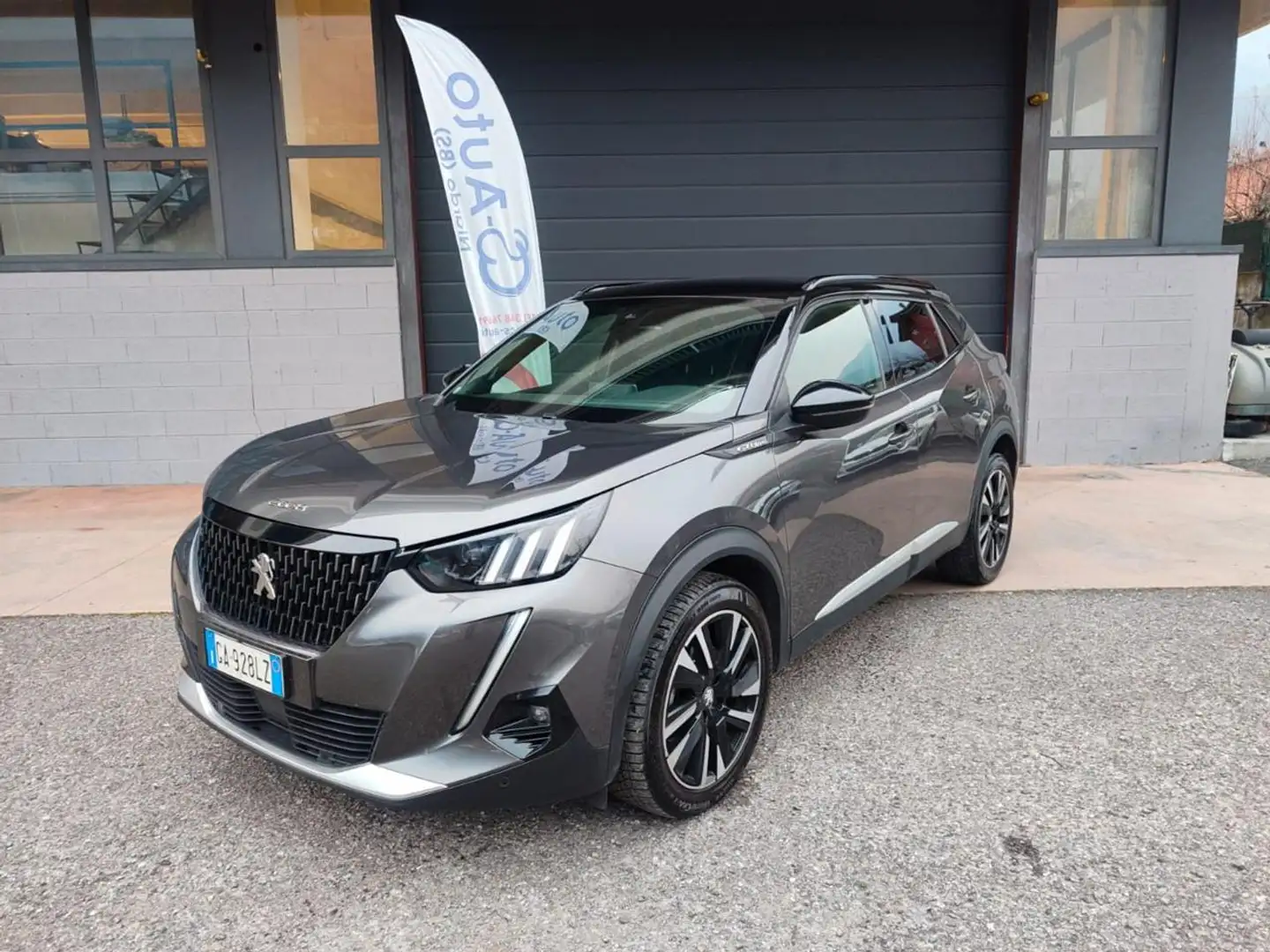 Peugeot 2008 BlueHDi 130 S&S EAT8 GT Line Grijs - 1