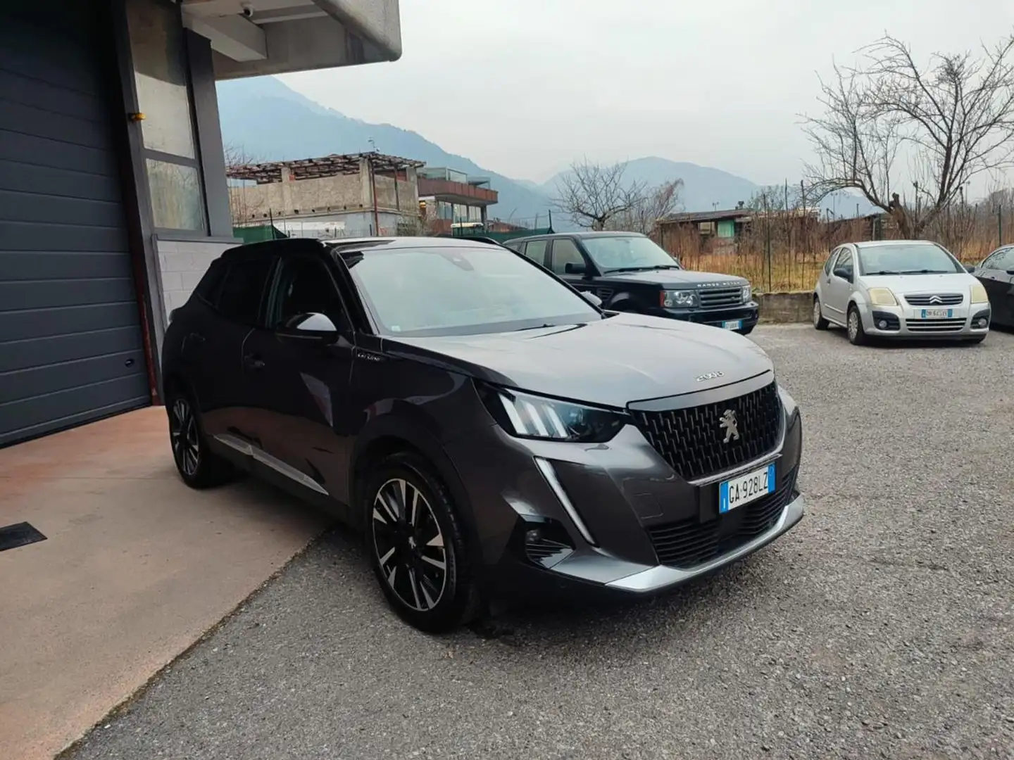 Peugeot 2008 BlueHDi 130 S&S EAT8 GT Line Grijs - 2