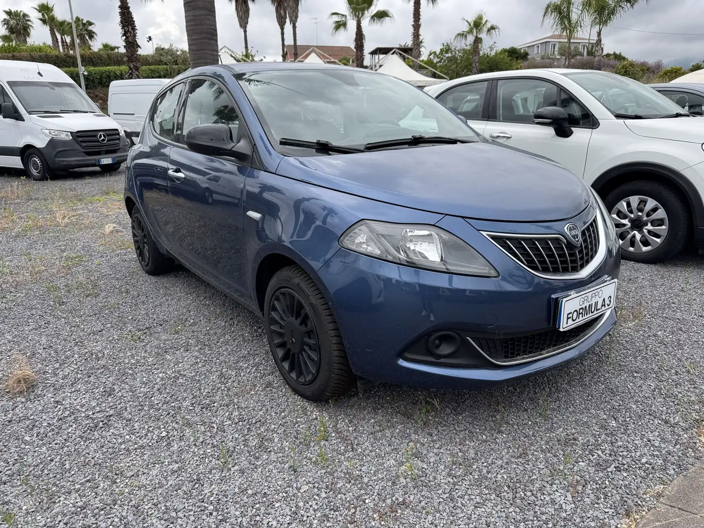 Lancia Ypsilon 1.0 FireFly 5 porte S&S Hybrid Silver Azul - 2