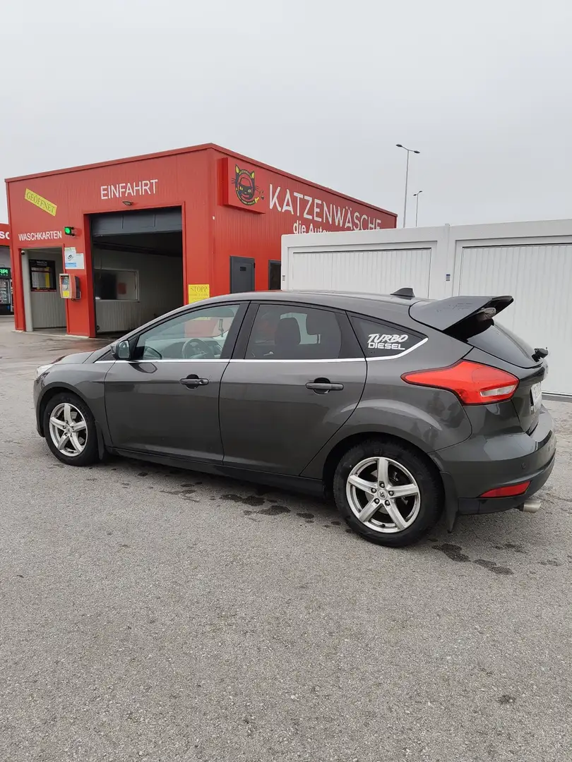 Ford Focus VHB / Vollaustattung / 1,5tdci MK3 Titanium Grau - 1