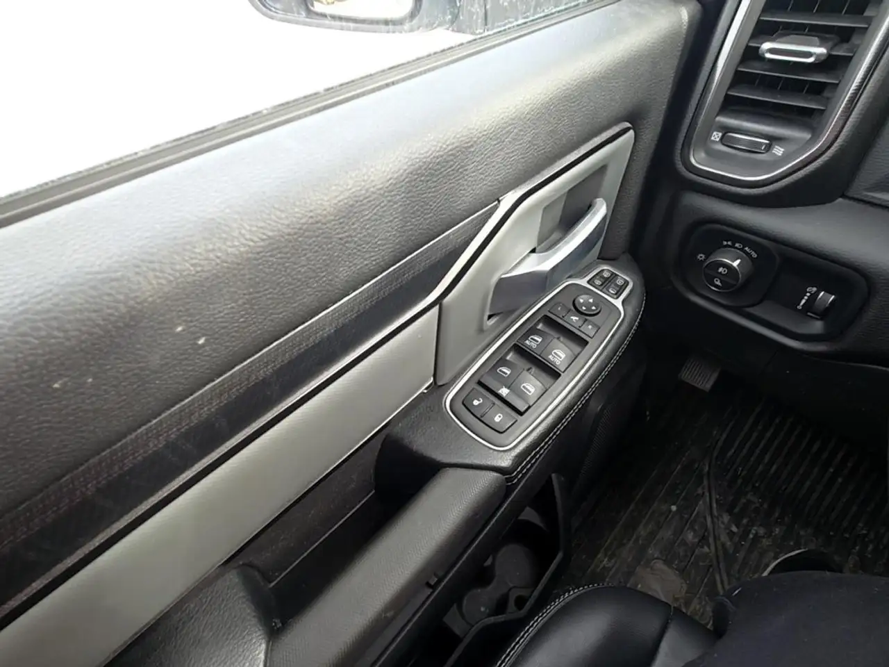 RAM 2500 снимка RAM 2500